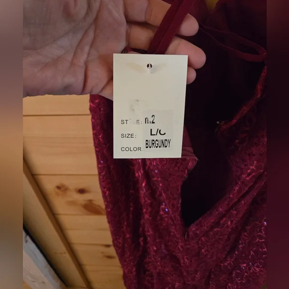 Elegant Burgundy Lace Evening Gown Size Large - Picture 6 of 10